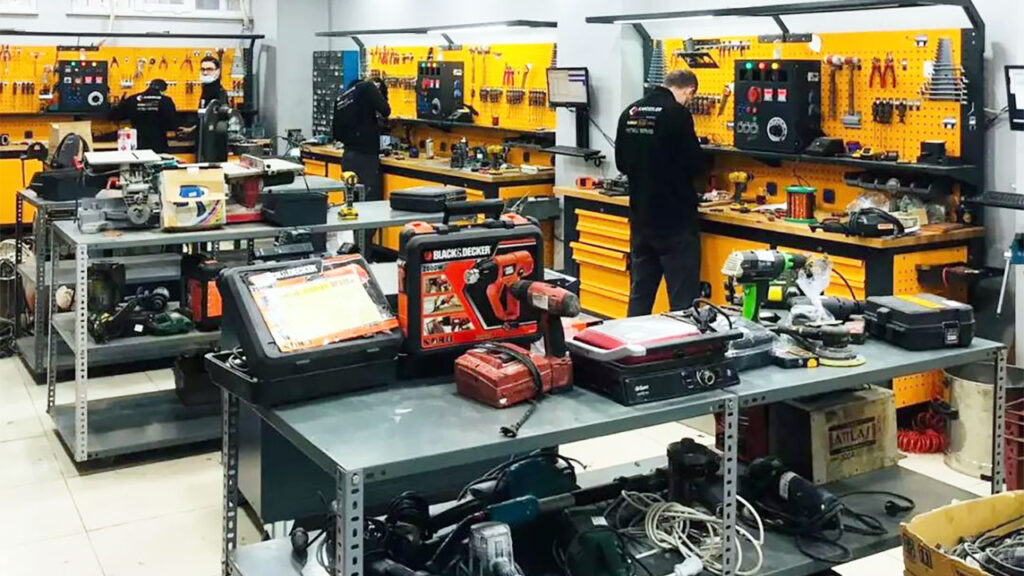 Elektrikçi ve elektronikçi çalışma tezgahı